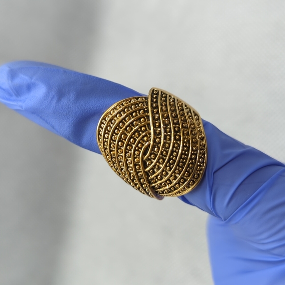 Ring 💍 - Picture 5 of 7